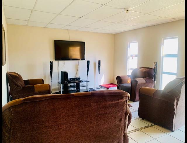 4 BEDROOM HOUSE FOR SALE IN RENSBURG